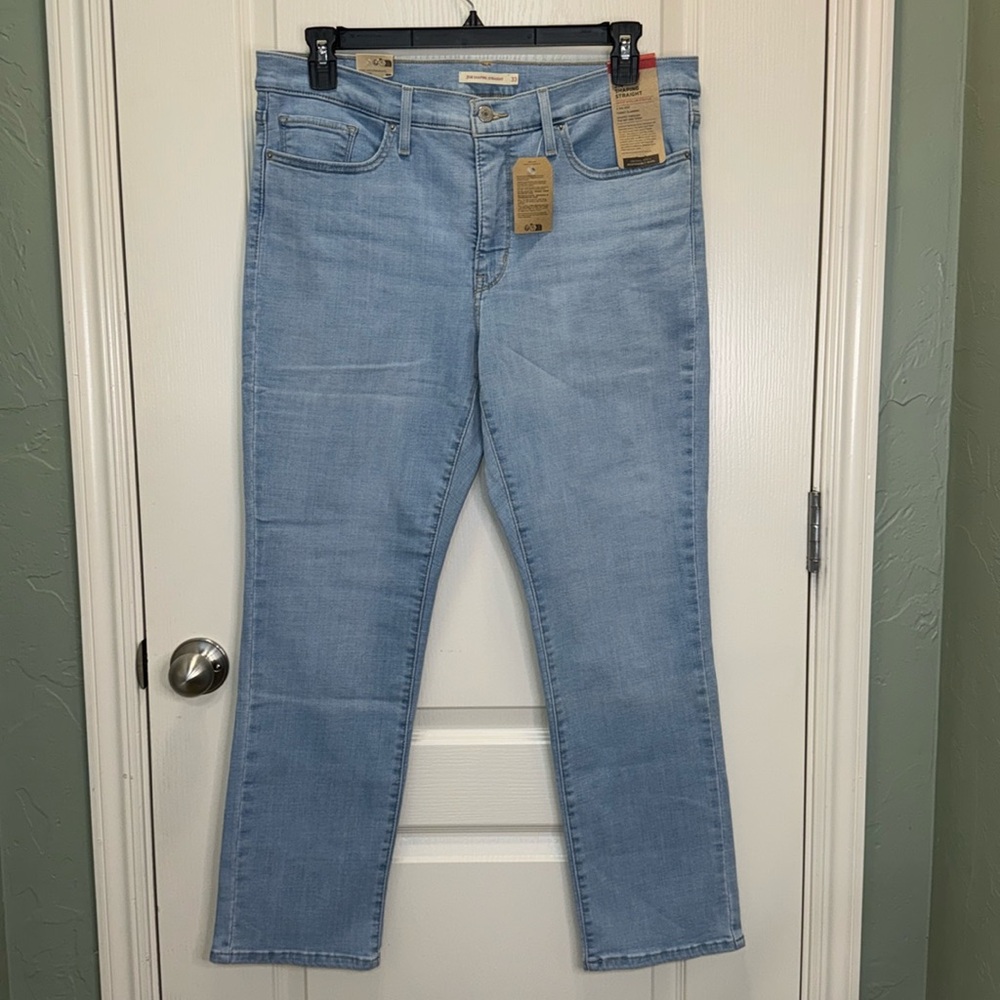 NEW Levi’s Women’s 314 Shaping Straight Jeans size 33 X 30.